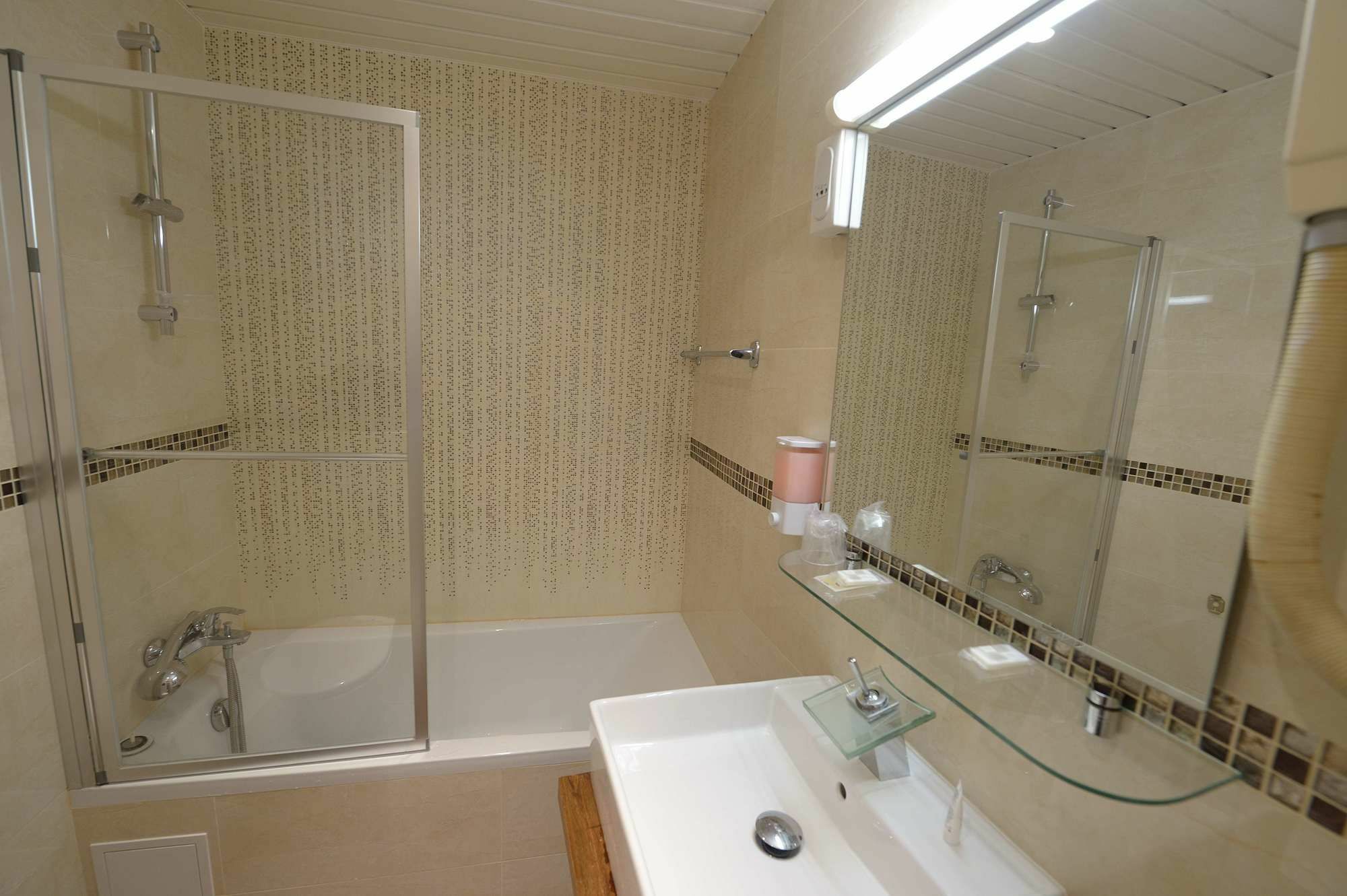Korner Montmartre Hotel Париж Екстериор снимка